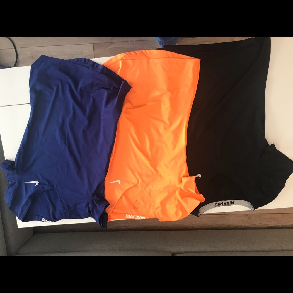 3 Nike pro shirts ! size small